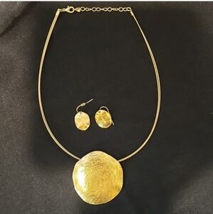ELEGANT GOLD NECKLACE and EARRINGS SET